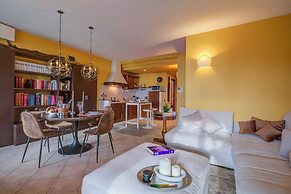 Alice House Terrace & Lake View