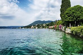 Alice House Terrace & Lake View