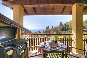 Alice House Terrace & Lake View