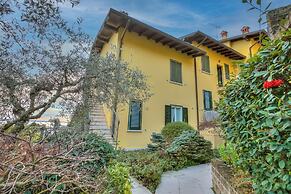 Alice House Terrace & Lake View