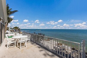 Dolphin Watch 3 Bedroom Home