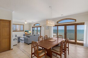 Dolphin Watch 3 Bedroom Home