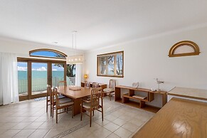 Dolphin Watch 3 Bedroom Home