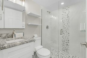 Seaside 101: Oceanview 2br/2ba Condo With Pool, Steps To Beach 2 Bedro