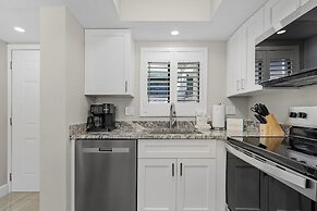 Seaside 101: Oceanview 2br/2ba Condo With Pool, Steps To Beach 2 Bedro