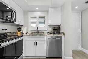 Seaside 108: Oceanview 2br/2ba Condo With Pool, Steps To Beach 2 Bedro