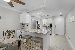 Seaside 108: Oceanview 2br/2ba Condo With Pool, Steps To Beach 2 Bedro