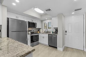 Seaside 108: Oceanview 2br/2ba Condo With Pool, Steps To Beach 2 Bedro