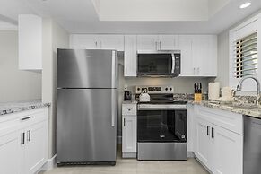 Seaside 108: Oceanview 2br/2ba Condo With Pool, Steps To Beach 2 Bedro