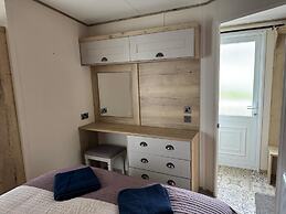 Luxury 2 Bedroom van Linen Included Pets go Free