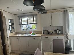 Luxury 2 Bedroom van Linen Included Pets go Free