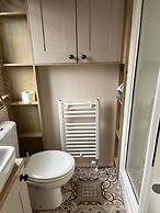 Luxury 2 Bedroom van Pets go Free