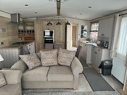 Luxury 2 Bedroom van Linen Included Pets go Free