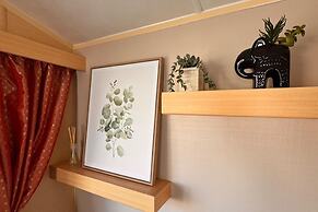 3 Bed Caravan - Side Gated Decking, Wifi, Pets