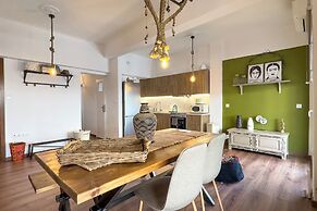 Phaedrus Living: Kallithea Heights Residence