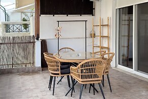 Phaedrus Living: Kallithea Heights Residence