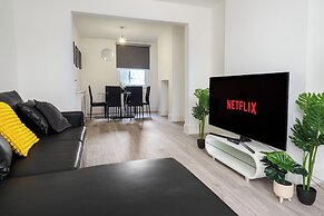 Dartford - 3 Bed House- Sleeps7 - Garden