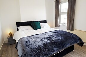 Dartford - 3 Bed House- Sleeps7 - Garden