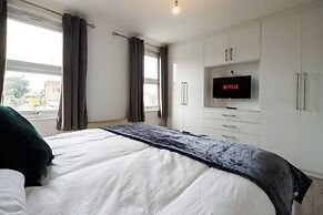 Dartford - 3 Bed House- Sleeps7 - Garden