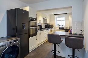 Dartford - 3 Bed House- Sleeps7 - Garden