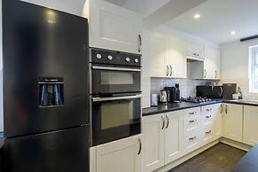 Dartford - 3 Bed House- Sleeps7 - Garden