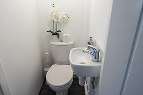 Dartford - 3 Bed House- Sleeps7 - Garden