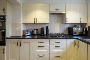 Dartford - 3 Bed House- Sleeps7 - Garden