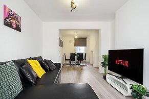 Dartford - 3 Bed House- Sleeps7 - Garden