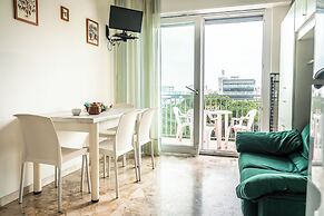 Side sea View Flat for 6 Guests Near Bibione Beach