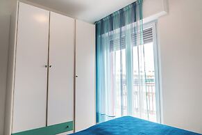 Side sea View Flat for 6 Guests Near Bibione Beach