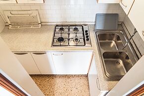 Side sea View Flat for 6 Guests Near Bibione Beach