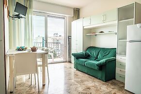 Side sea View Flat for 6 Guests Near Bibione Beach