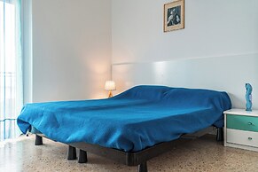 Side sea View Flat for 6 Guests Near Bibione Beach