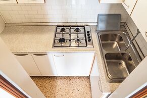 Side sea View Flat for 6 Guests Near Bibione Beach