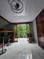 Happy Paradise Lodge