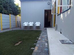 Neo & ruks guest house Boston