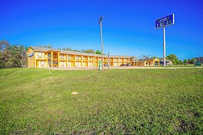 Regency Inn By OYO Rockdale TX