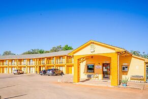 Regency Inn By OYO Rockdale TX