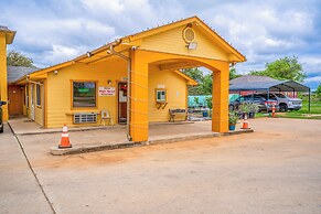 Regency Inn By OYO Rockdale TX