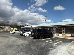 Imperial Inn by OYO Tazwell