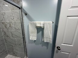 Imperial Inn by OYO Tazwell