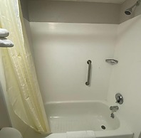 Deluxe Inn by OYO Near Toledo Ohio