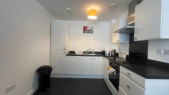 Central Apt - Sleeps 4 - Parking & Wifi