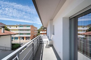 Newly Renovated Modern two Room Apartment