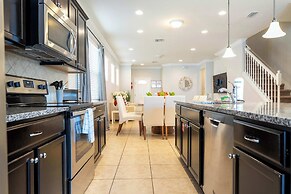 Gorgeous 5Bd W Private Pool Windsor Westside 8893