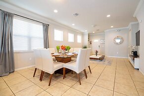 Gorgeous 5Bd W Private Pool Windsor Westside 8893