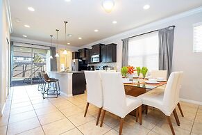 Gorgeous 5Bd W Private Pool Windsor Westside 8893