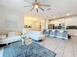 Stunning 4Bd W/ Pool @ Storey Lake 5019