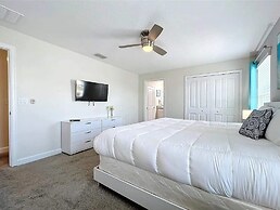 Stunning 4Bd W/ Pool @ Storey Lake 5019