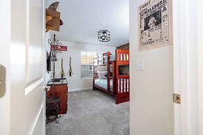 Stunning 4Bd With Pool At Storey Lake Resort 4821